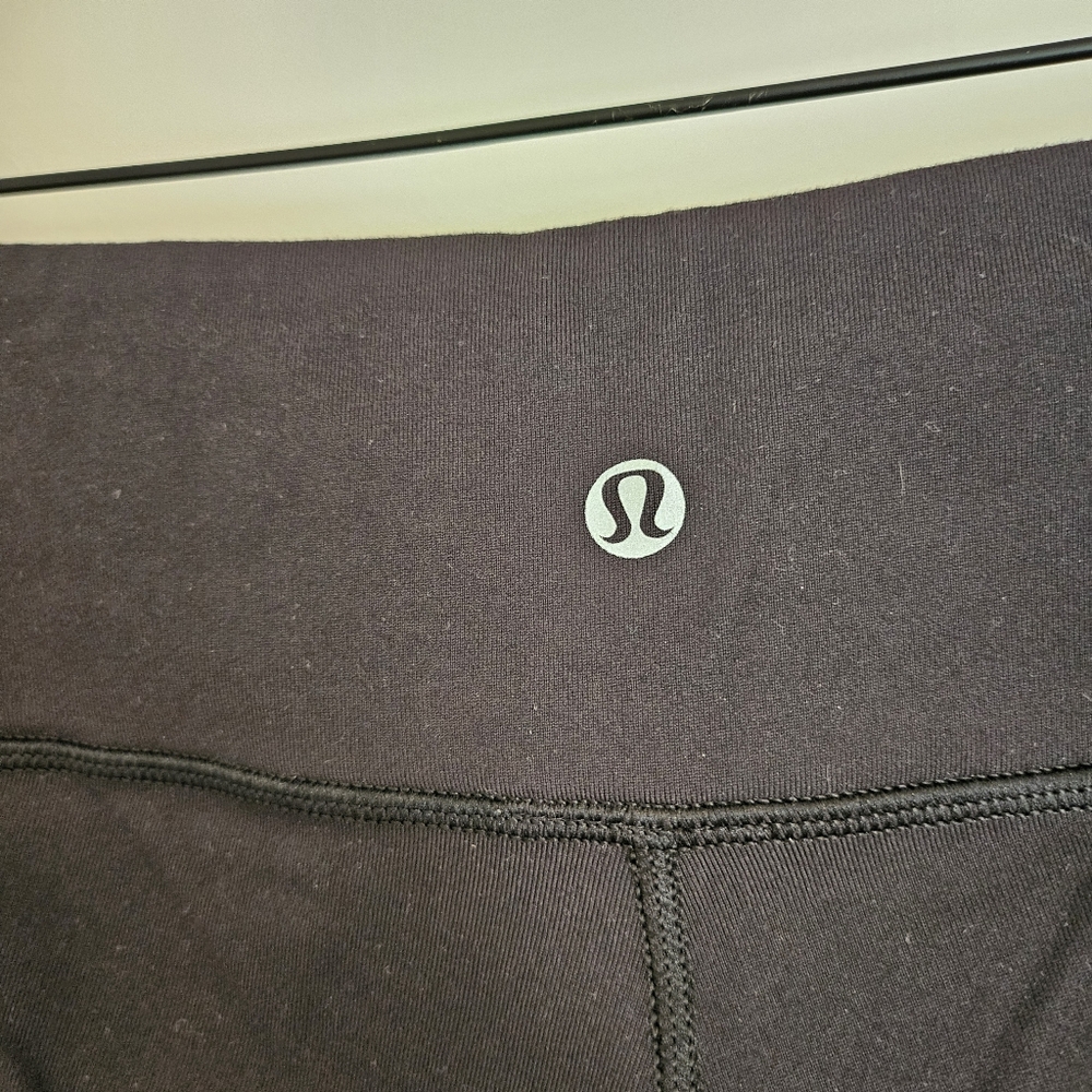 💜 Lululemon sz6 Wunder Under Crop 21" in black - Picture 5 of 10